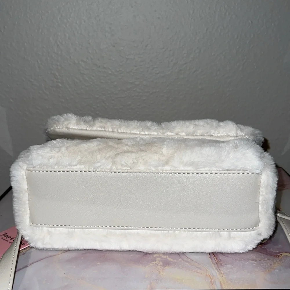 JUICY COUTURE Let’s Get Cozy Crossbody8Hx10Win-Angel Color - Picture 8 of 16